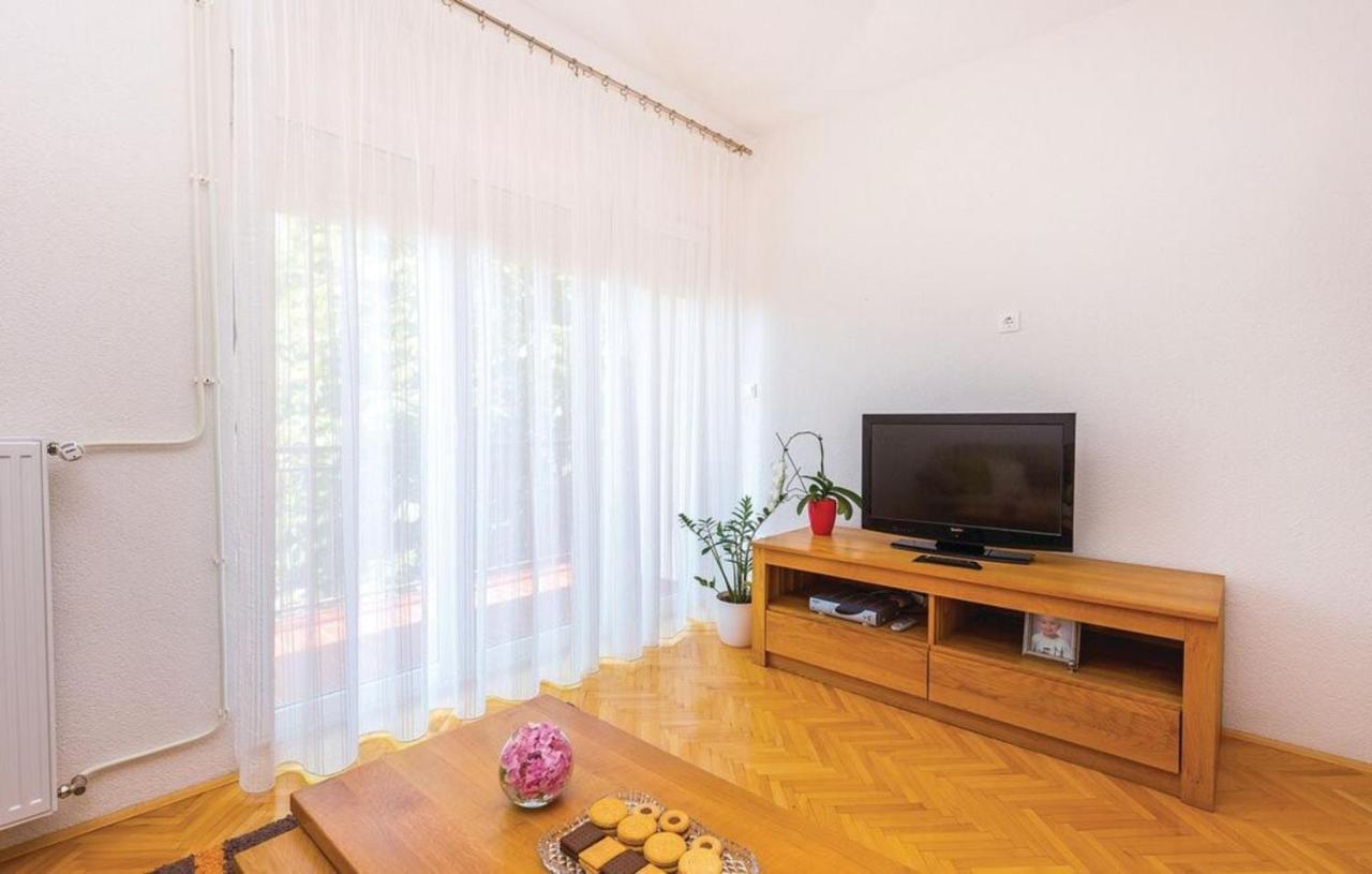 Big White Apartment 诺维·维诺多尔斯基 外观 照片