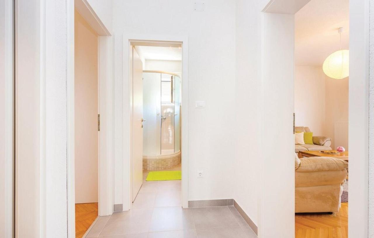 Big White Apartment 诺维·维诺多尔斯基 外观 照片