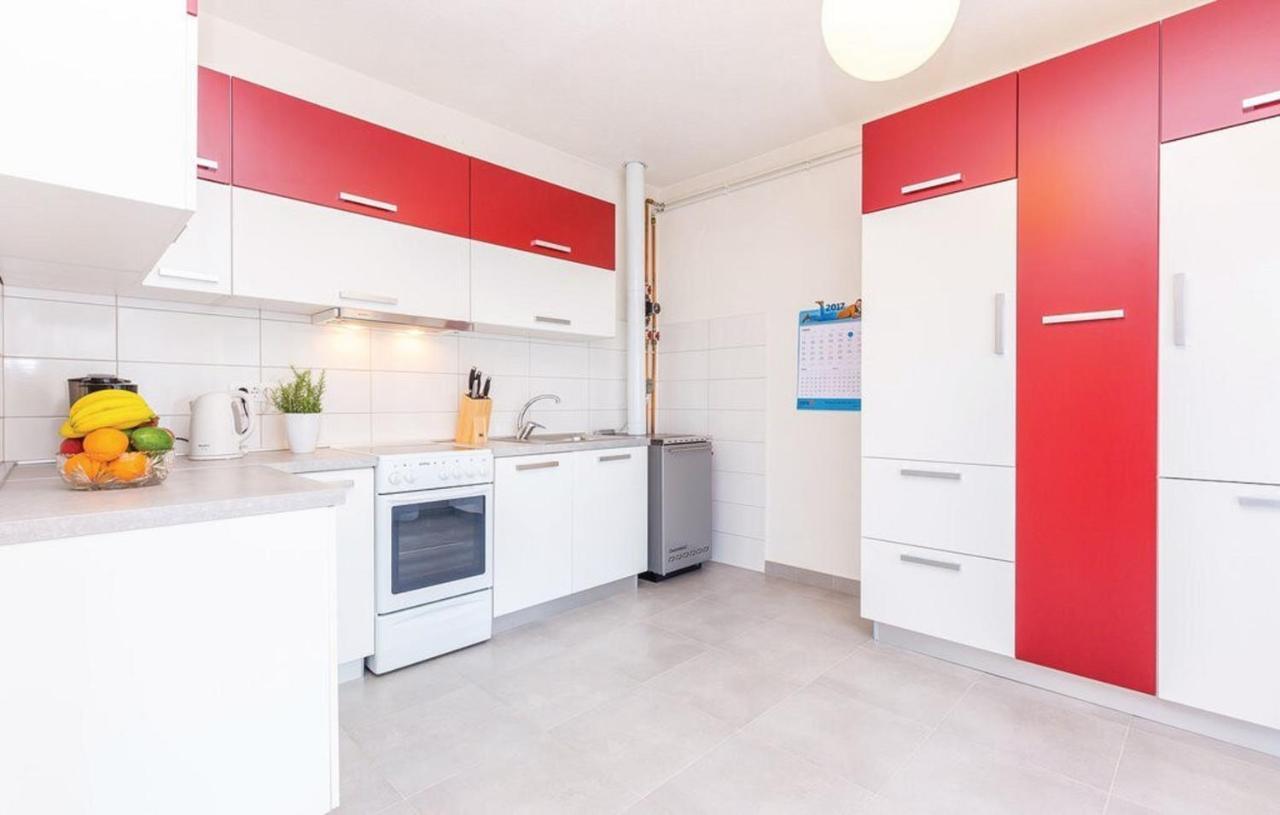 Big White Apartment 诺维·维诺多尔斯基 外观 照片