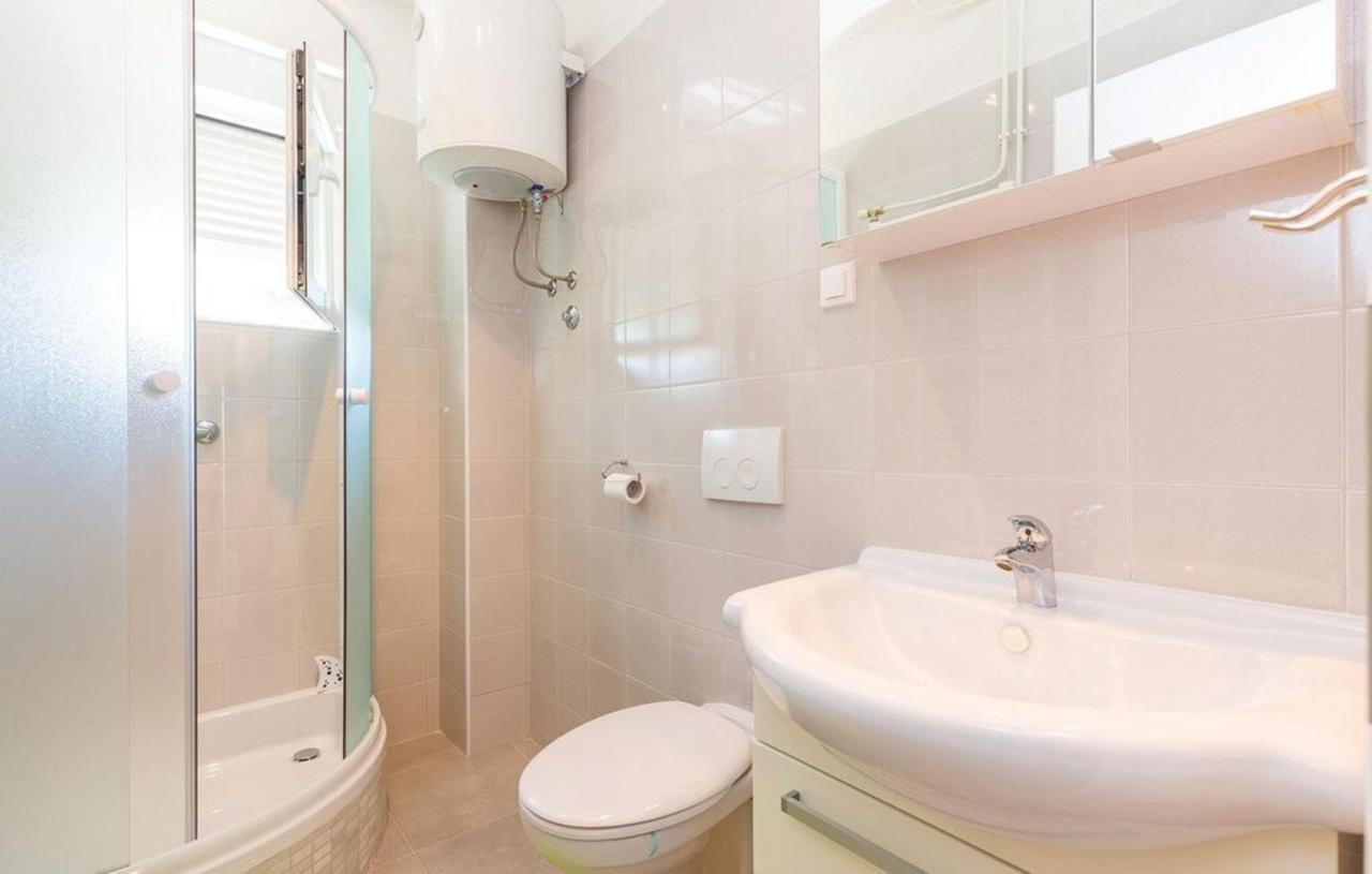 Big White Apartment 诺维·维诺多尔斯基 外观 照片