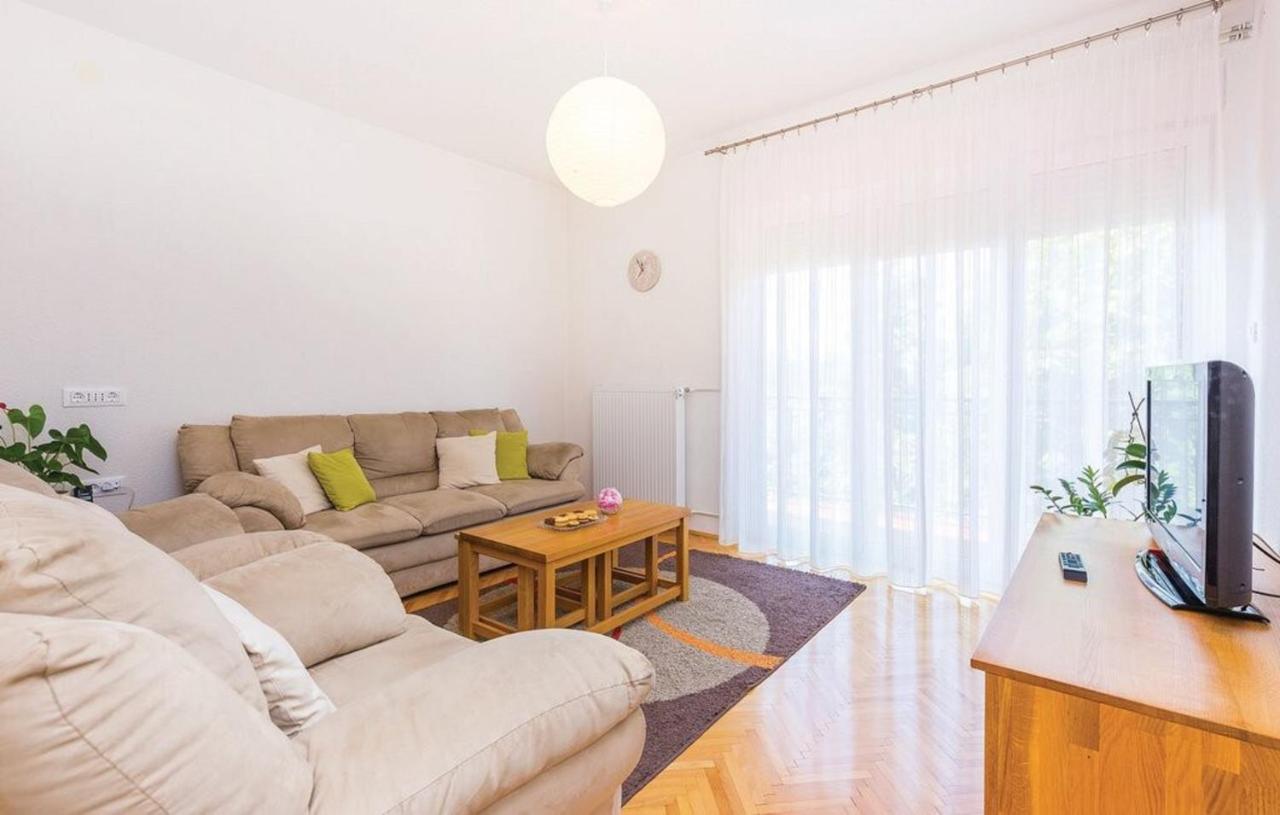 Big White Apartment 诺维·维诺多尔斯基 外观 照片