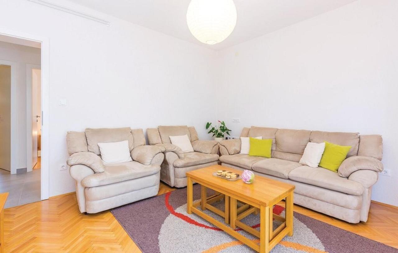 Big White Apartment 诺维·维诺多尔斯基 外观 照片