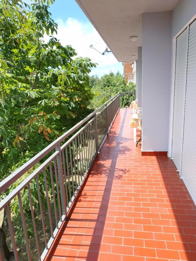 Big White Apartment 诺维·维诺多尔斯基 外观 照片